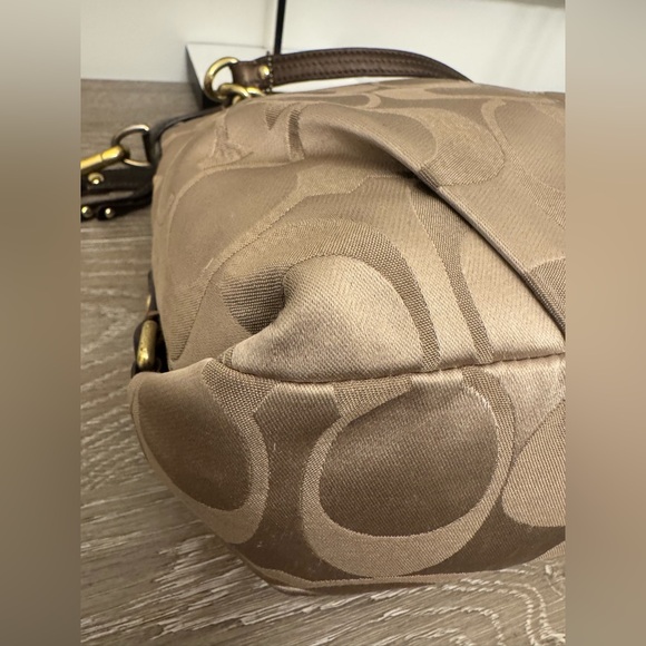 Coach shoulder bag - Picture 6 of 13